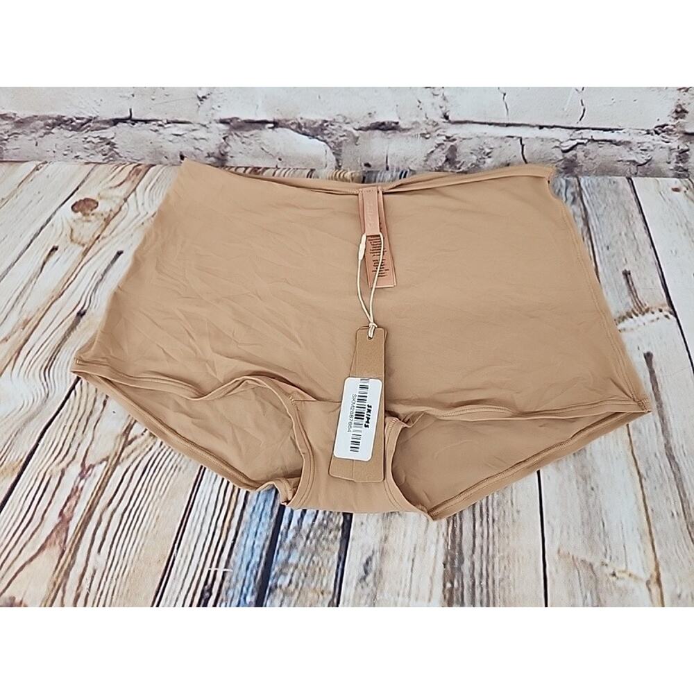 NEW Skims Fits Everybody Boyshort Size Medium Ochre Color